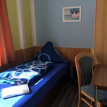 Preiswerte-Zimmer mit Bad-Miniküche, 24-7 Self Check In-2