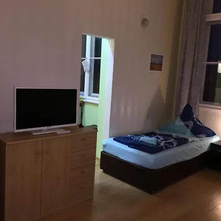 Preiswerte-Zimmer mit Bad-Miniküche, 24-7 Self Check In-3